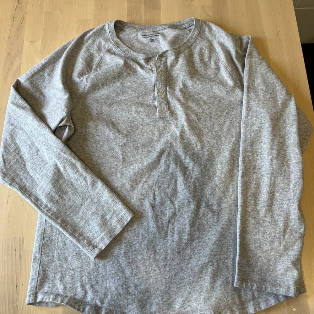 Amazon Essentials Men's Slim-Fit Long-Sleeve Henley Shirt - Large